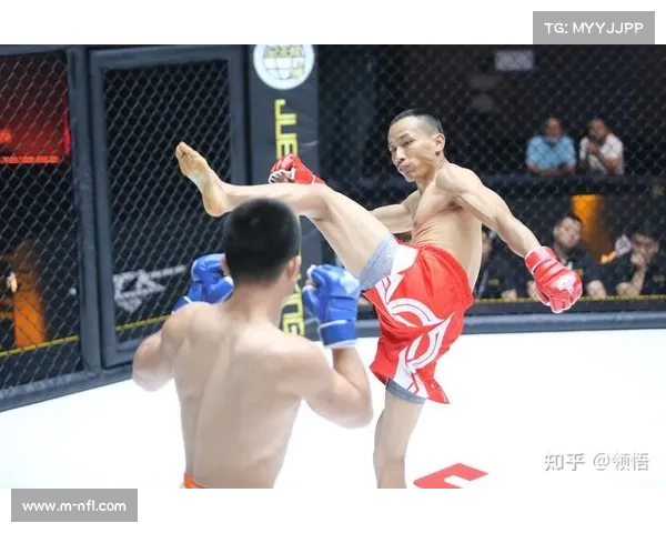 邦菲姆飞膝KO瞬间全场沸腾 赛后豪言目标直指冠军腰带